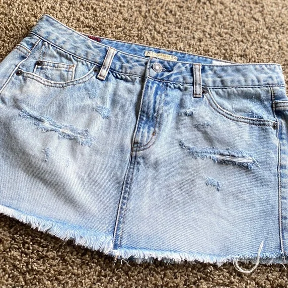 Pull&Bear have something special Y2K Raw Jean Hem Mini Skirt - Picture 1 of 7